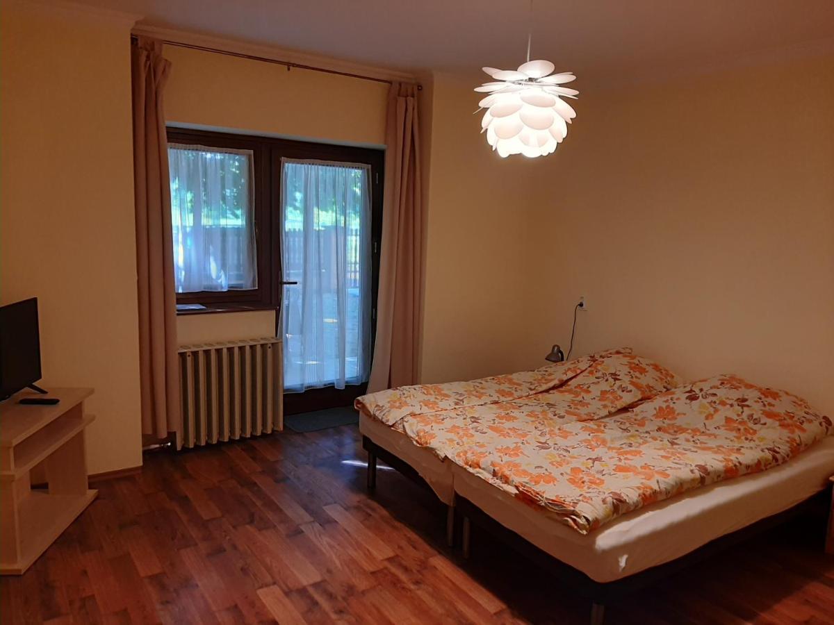 Gyopar Gyoengye Apartmanhaz Orosháza Dış mekan fotoğraf
