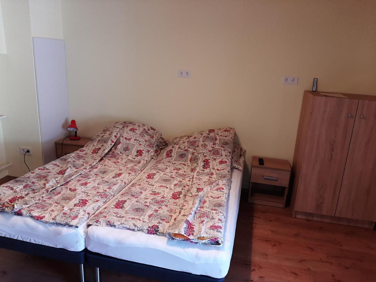 Gyopar Gyoengye Apartmanhaz Orosháza Dış mekan fotoğraf