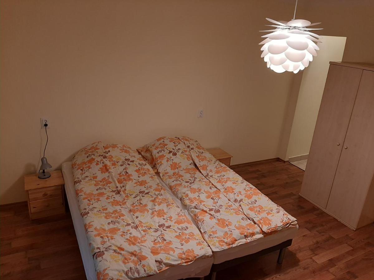 Gyopar Gyoengye Apartmanhaz Orosháza Dış mekan fotoğraf