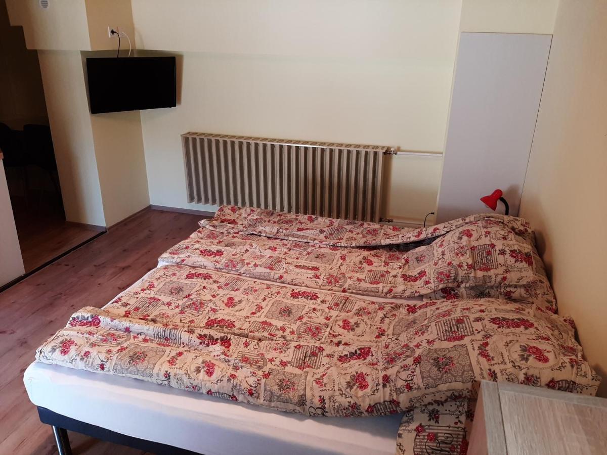 Gyopar Gyoengye Apartmanhaz Orosháza Dış mekan fotoğraf