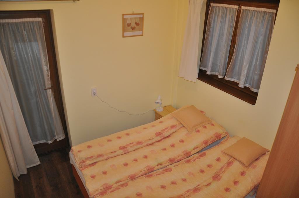 Gyopar Gyoengye Apartmanhaz Orosháza Dış mekan fotoğraf